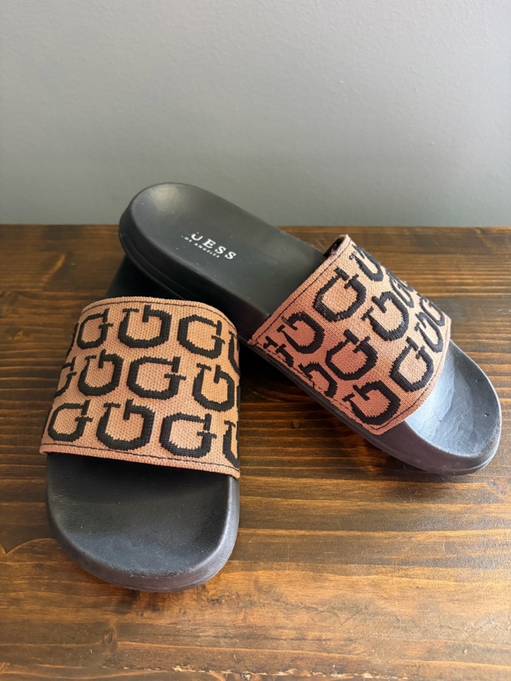 Guess Women’s Tan and Black G Signature Logo Slide Sandals Size 7M